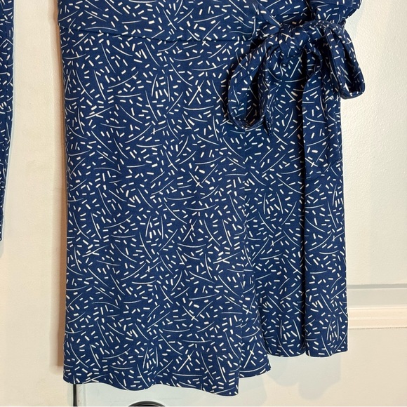 Diane Von Furstenberg Celeste Blue White Print Long Sleeve Silk Wrap Romper 0 - Picture 4 of 9